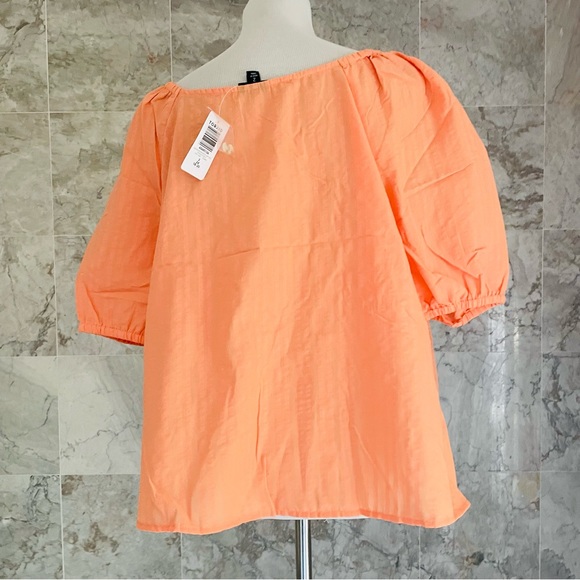 TORRID Papaya Punch Seersucker Button Front Crop Top - Picture 5 of 8